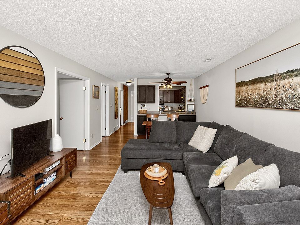 1st image of 2343 Glenwood Dr #50