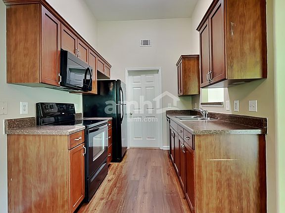 3rd image of 160 Willow Point Cir