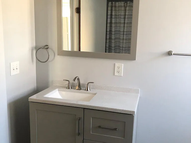 Bathroom with tub/shower and closet