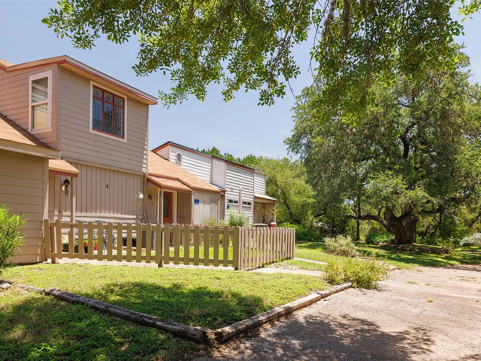 3 bed, 2.5 bath, 1441 sqft, $1,900 — Photo 1