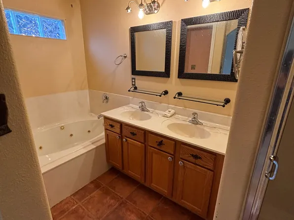 (undisclosed Address), Rio Rancho, NM 87124