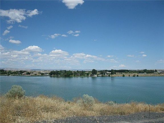 3rd image of 5028 Panorama Dr NE