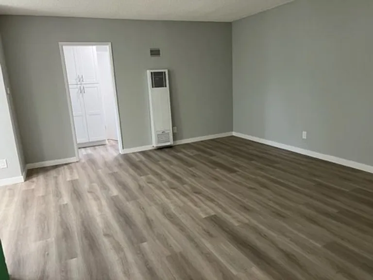 12345 Oxnard St — Photo 8