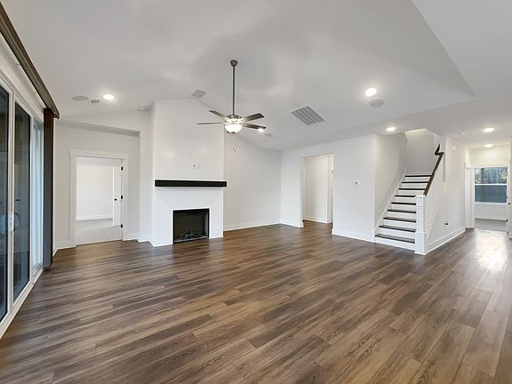 3rd image of 2631 Kingfisher Dr