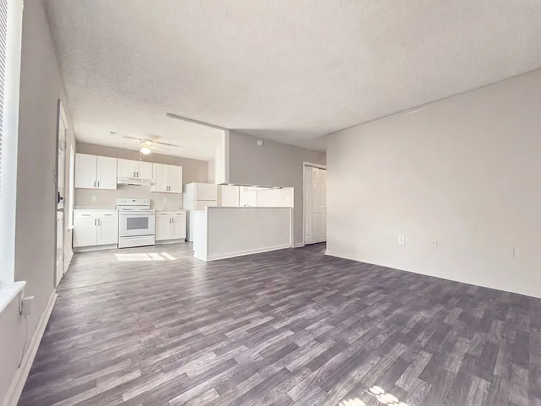 5648 Dobson St — Photo 11