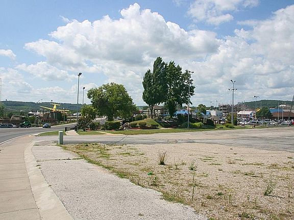 3rd image of 3325 W State Highway 76