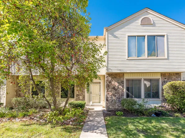 1632 Vermont Dr #4-2, Elk Grove Village, IL 60007
