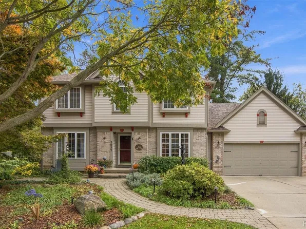 4054 Anchor Ln, Brighton, MI 48116