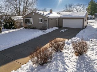 733 Jacquelyn Dr, Baraboo, WI 53913