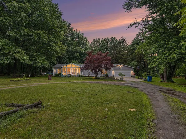 4448 E River Rd, Buchanan, MI 49107