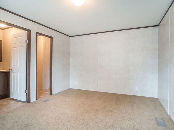 5th image of 445 Shannon Cir