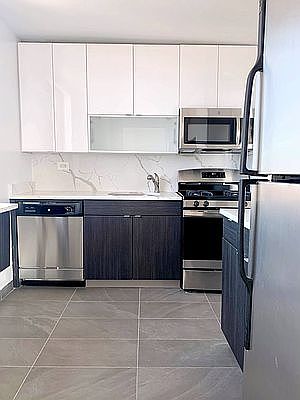 5th image of 300 Mercer St APT 33J