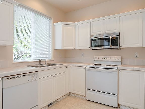 2nd image of 237 NE 74th Ave
