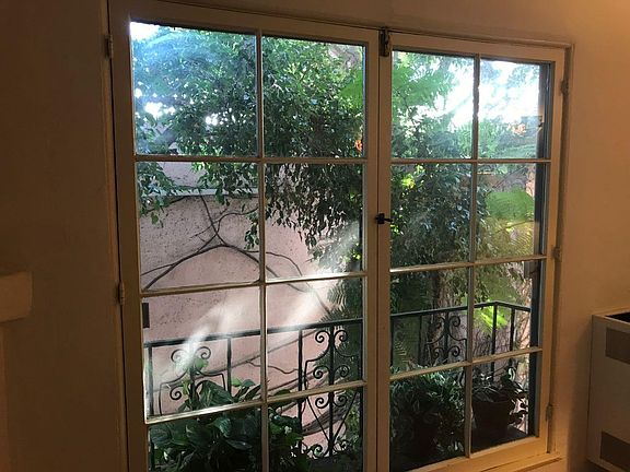 5th image of 943 N Vendome St
