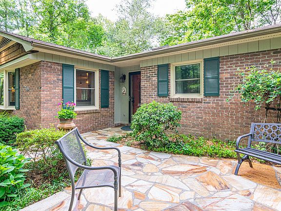 3rd image of 221 Park Ln