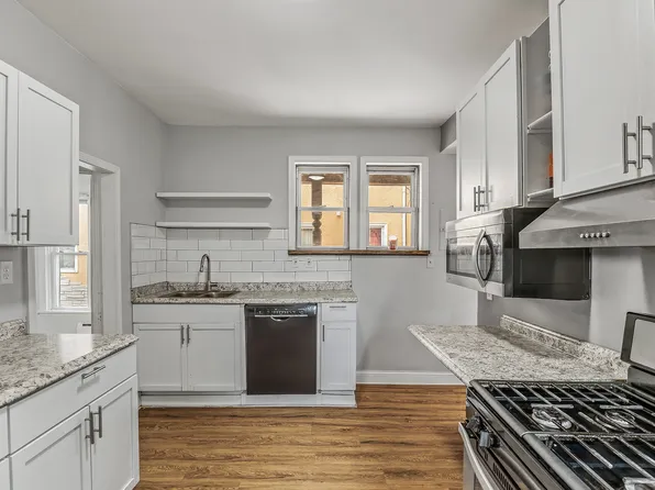 921 20th Ave NE #1, Minneapolis, MN 55418