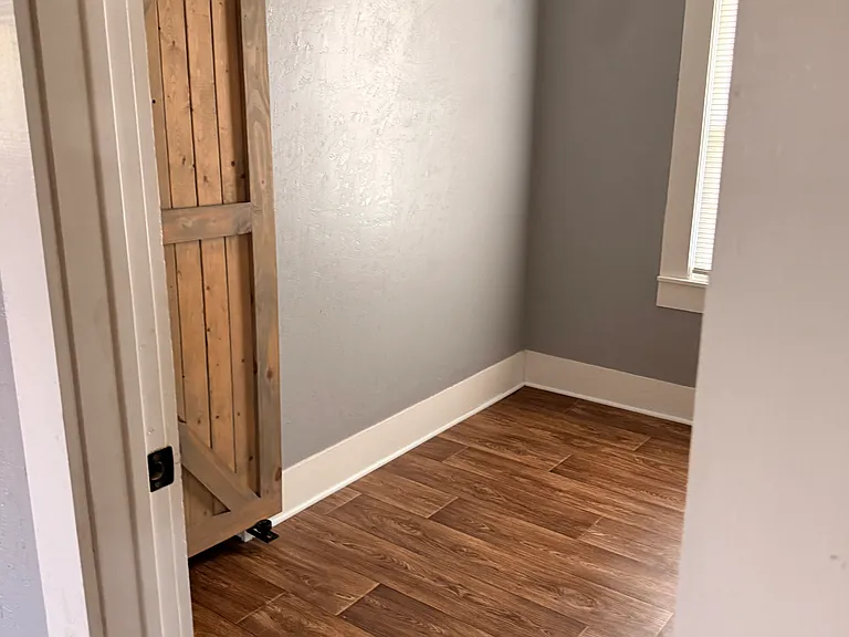 611 N Van Buren Ave — Photo 4