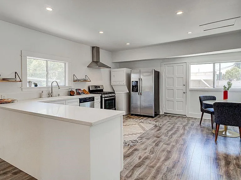 3871 S Hobart Blvd — Photo 14