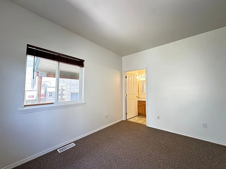 The Oaks Apartments — Photo 27