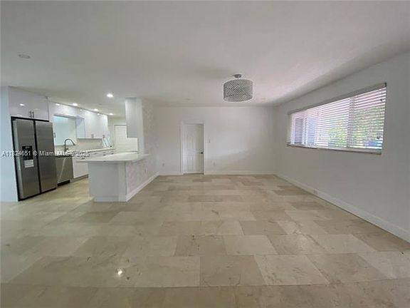 4th image of 19330 NE 18th Pl #0
