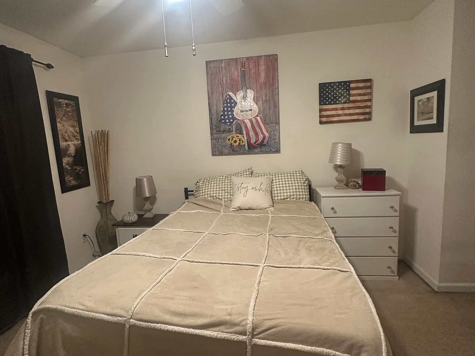 3 bed, 2.5 bath, $900 — Photo 1