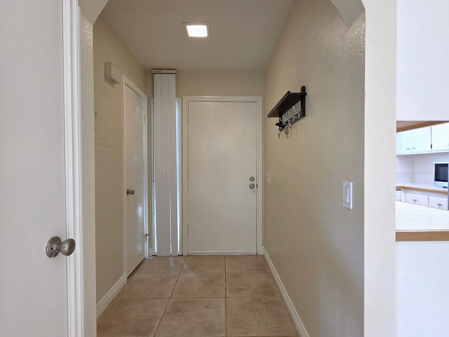 2 bed, 878 sqft, $3,200 — Photo 3