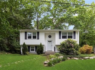 12 Bunny Trl, Scituate, RI 02831