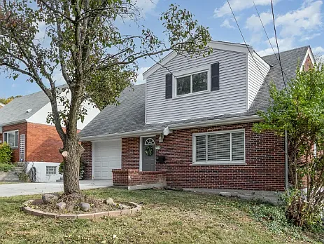 35 Parker Rd — Photo 2