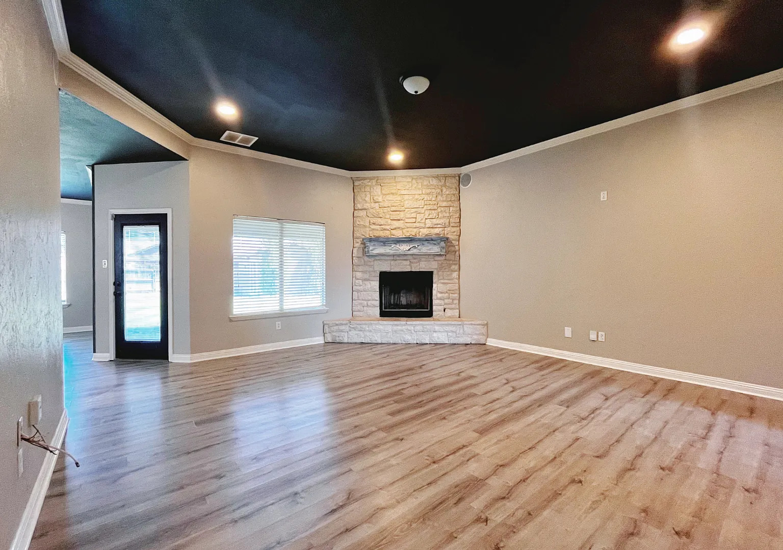 Gorgeous Luxury 4/2/2 with Basement in Cooper ISD! — Photo 4