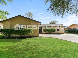 633 S Hampshire St, Saginaw, TX 76179