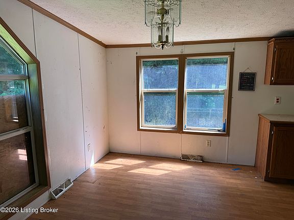 4th image of 286 Moore Ln