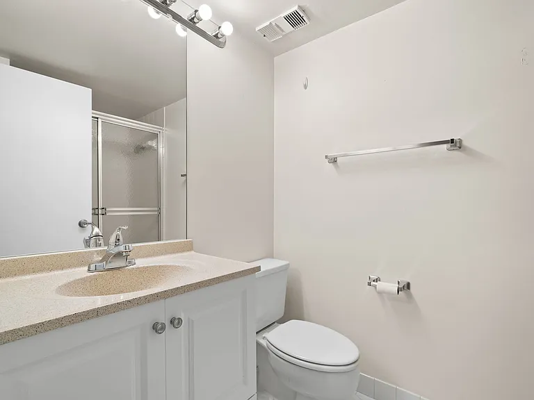 2700 Cove Cay Dr #3F — Photo 16