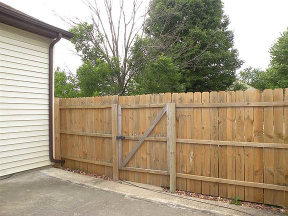 5th image of 3804 Yardley Ct