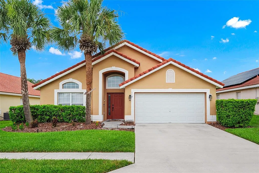 4 bed, 2.0 bath, 1940 sqft, $2,900 — Photo 1