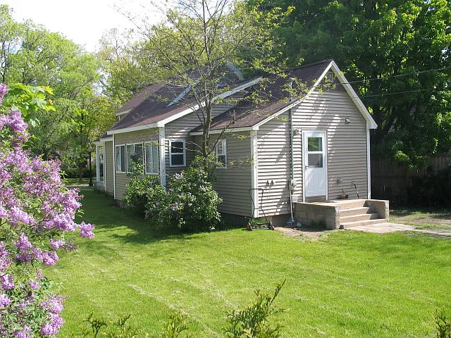 850 Webster St — Photo 3