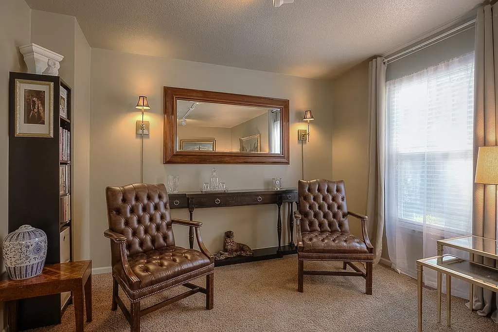 2 bed, 1.5 bath, 1217 sqft, $1,980 — Photo 4