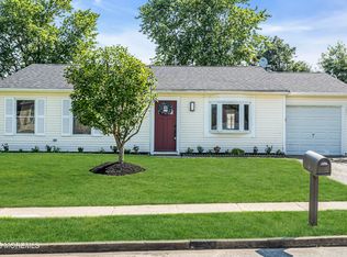 8 Mizzen Dr, Barnegat, NJ 08005