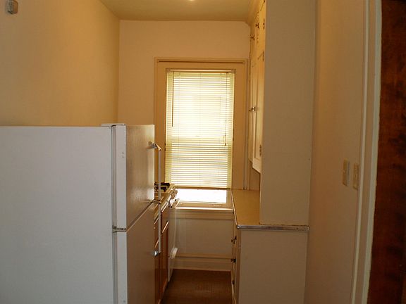 2nd image of 4-1439 Grand Ave #4
