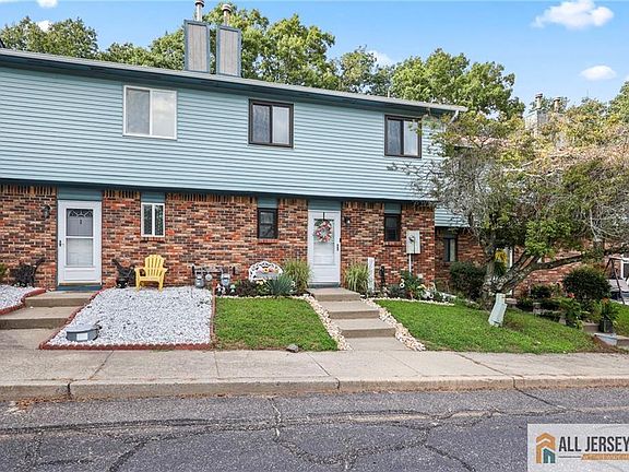 2nd image of 3 Eagle Ct