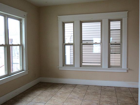4th image of 328 W North St