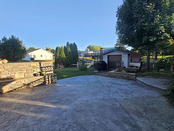 5th image of 400 Hill Dr