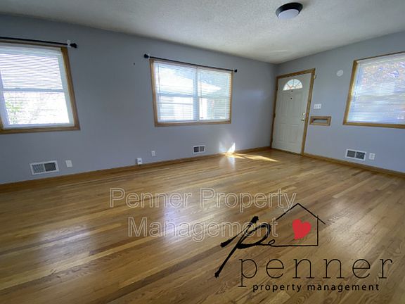 2nd image of 3328 S Oxford Ave