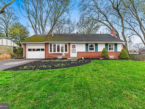 2nd image of 1444 Glen Moore Cir