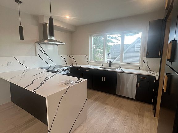 3rd image of 154 Colonial Rd #154