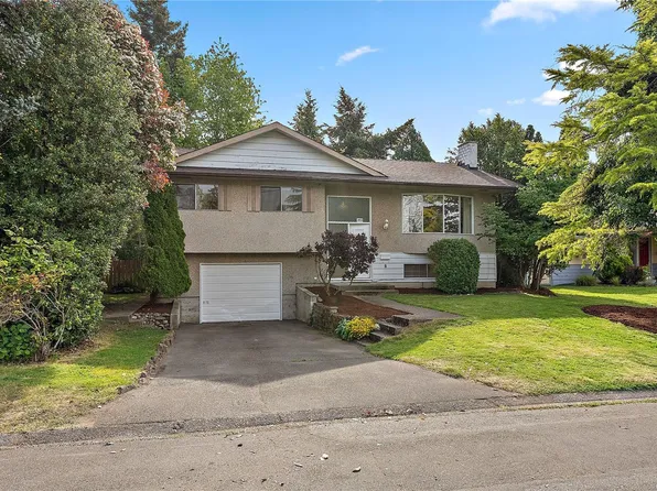 3955 Emerald Pl, Saanich, BC V8P 4T8