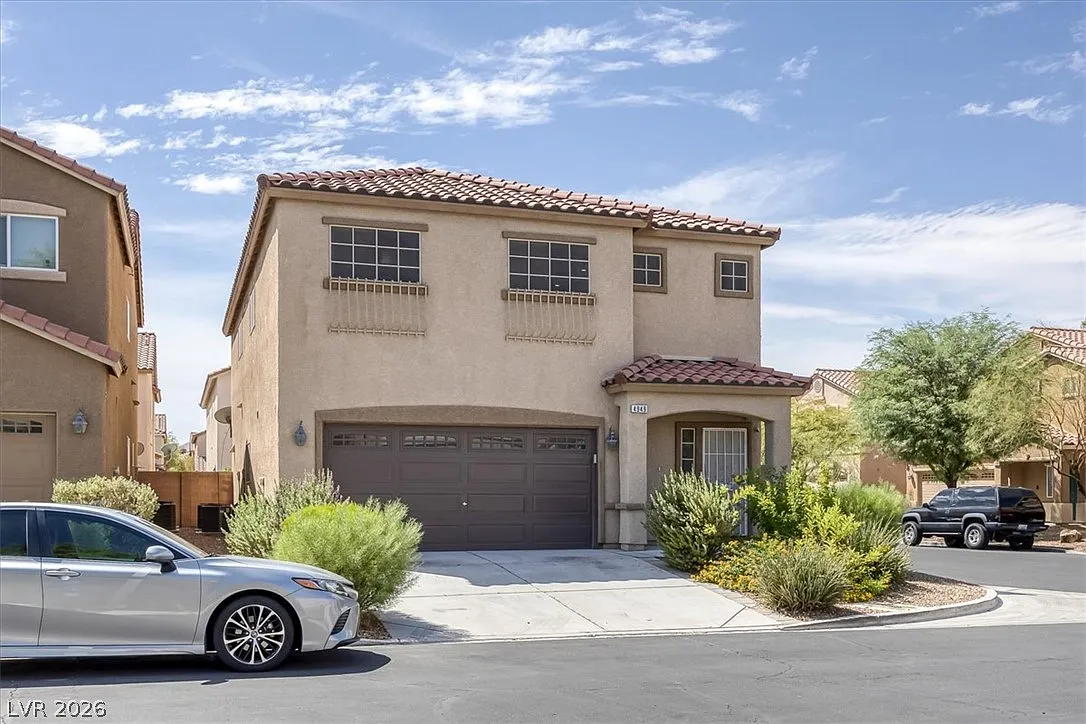 4 bed, 3.0 bath, 2579 sqft, $2,345 — Photo 2
