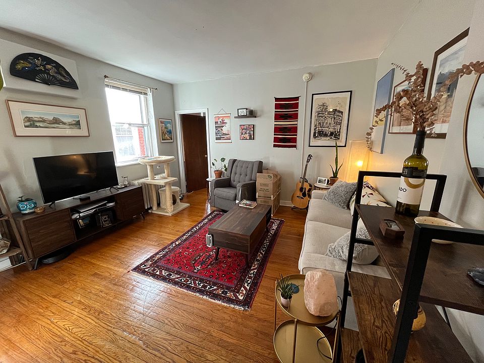 1st image of 1536 Pine St APT 3R