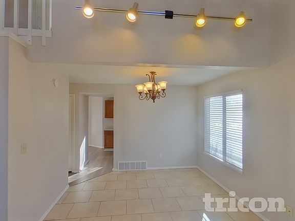 4th image of 8175 Camfield Cir