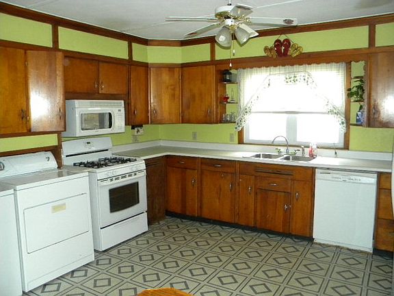5th image of 120 Owego St