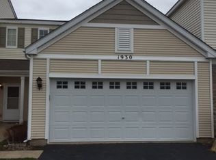 1930 Cobblestone Dr, Carpentersville, IL 60110